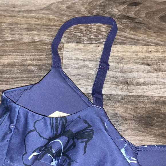 Alejandra Sports Bra - Picture 7 of 8